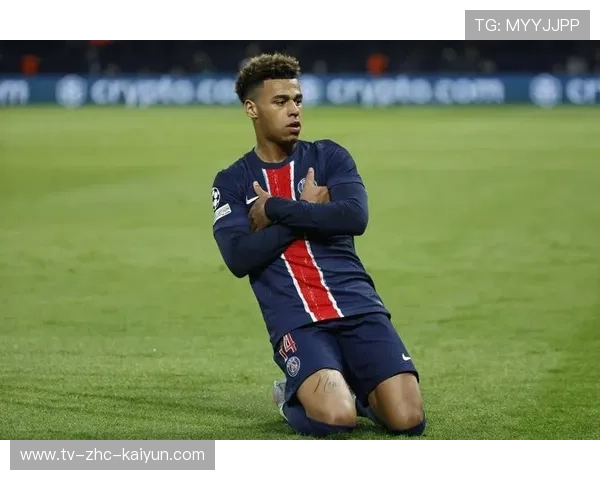 巴黎圣日耳曼—伊卡尔迪回撤接应完成关键传球