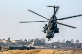 开云体育在线官网-欧洲杯战术变革：布局多端，震撼全场！，欧洲杯战略